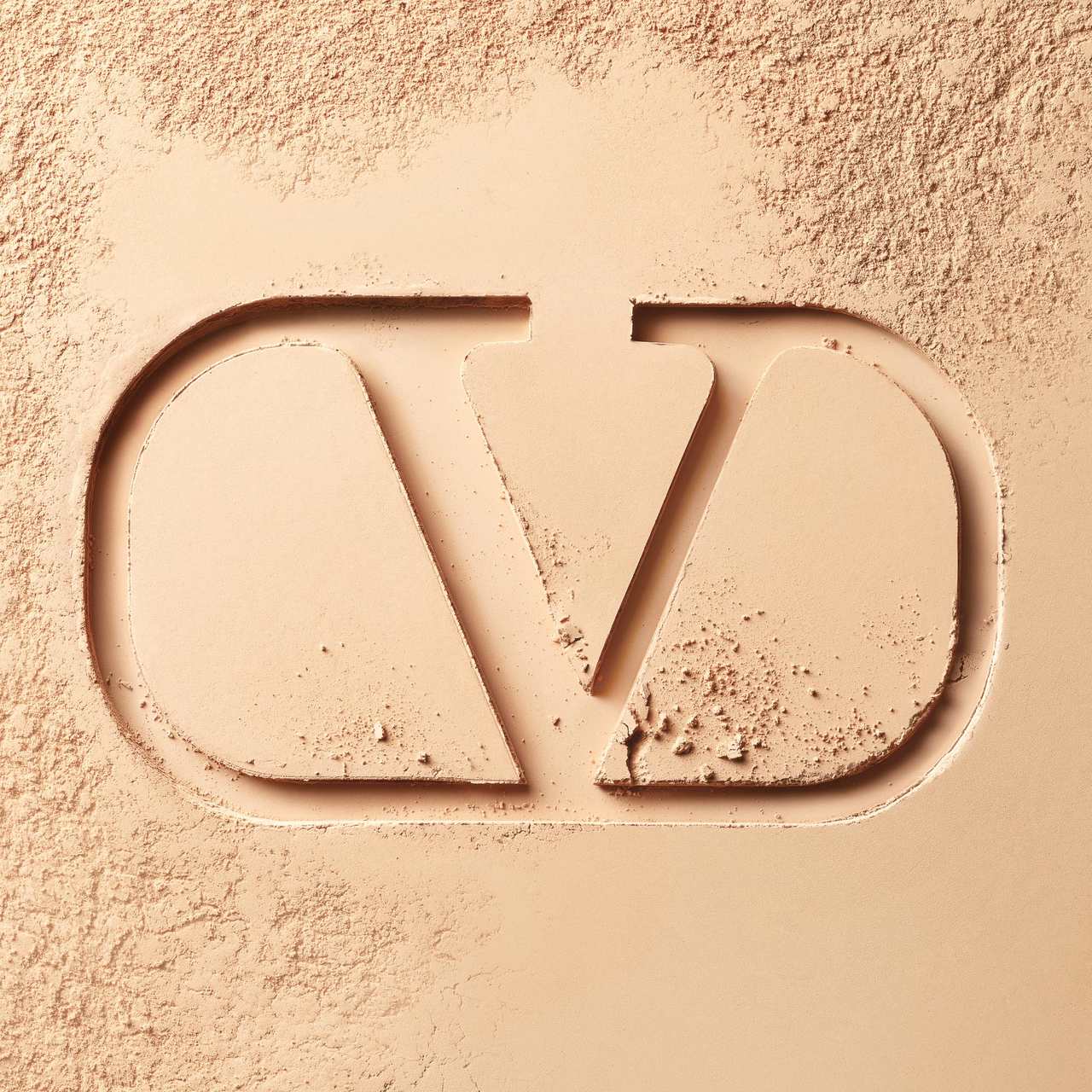 Shop Go-Clutch Refillable Compact Powder | Valentino Beauty